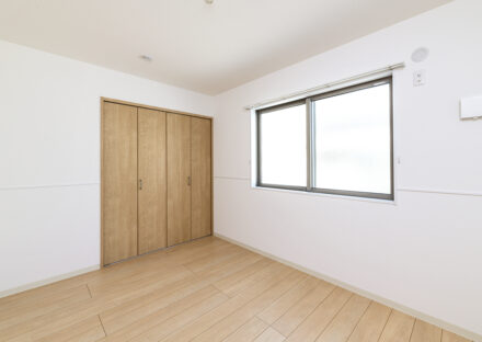 名古屋市瑞穂区の戸建賃貸住宅のシンプルなデザインの洋室
