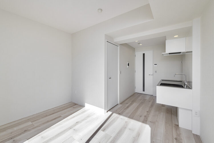 名古屋市北区の10階建て賃貸マンションのキッチンとウォークインクローゼットの付いた洋室