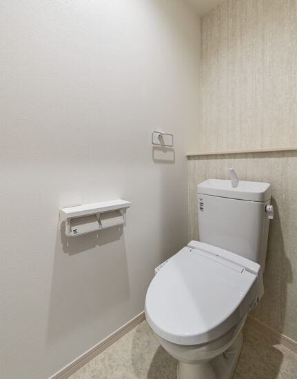 名古屋市中村区の戸建賃貸住宅のナチュラルカラーのトイレ