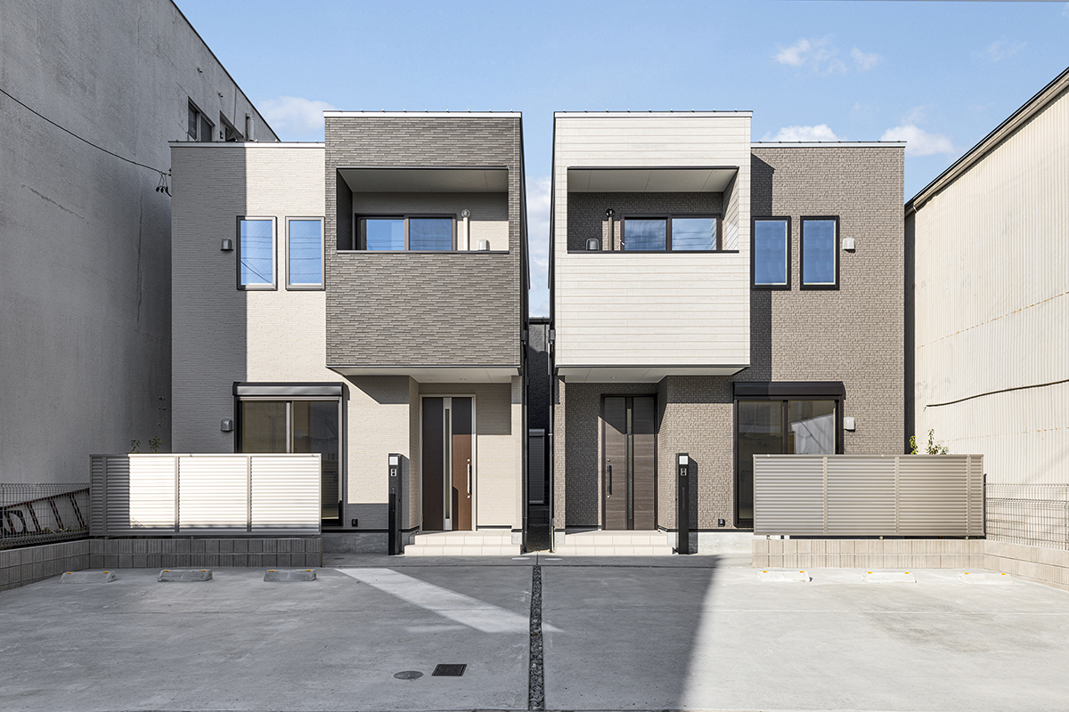 名古屋市中村区の戸建賃貸住宅のベランダのあるグレー系で統一されたサイディングの外観デザイン