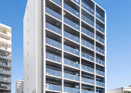 名古屋市北区の駅近・80坪の土地活用:モダンな外観デザインの一人暮らし向け高機能なの10階建て賃貸マンションの施工例