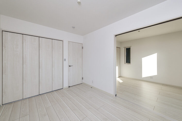 名古屋市中村区の戸建賃貸住宅の隣の部屋と繋げて使える洋室