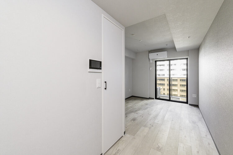 名古屋市東区のおしゃれな賃貸マンションの白を基調としたナチュラルテイストな空間