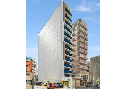 名古屋市東区の約100坪の土地活用例・マンション経営：おしゃれなエントランスに木目利用したおしゃれな13階建て賃貸マンション