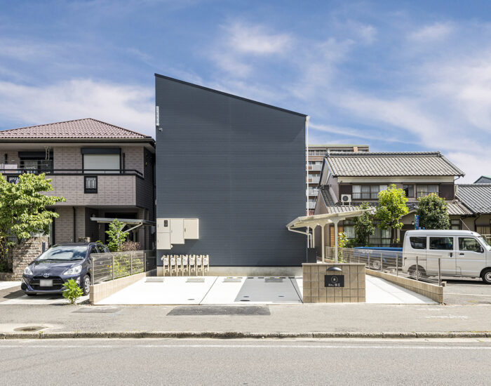 愛知県一宮市の80坪の土地のロフト付きメゾネット賃貸アパートのモダンな外観デザイン