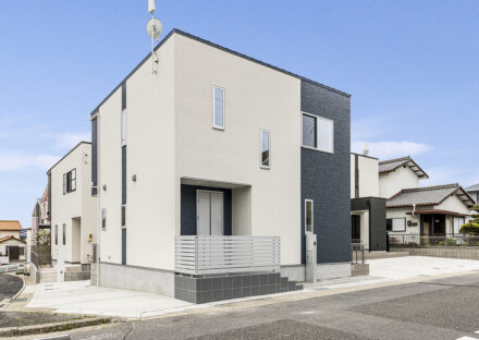 名古屋市名東区の角地に建つ角地に建つモダンな外観デザインの戸建賃貸住宅