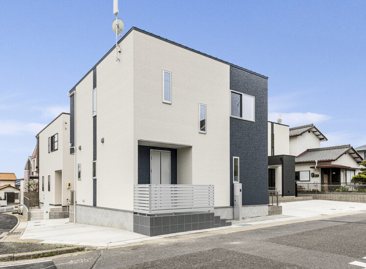 名古屋市名東区の角地に建つ角地に建つモダンな外観デザインの戸建賃貸住宅