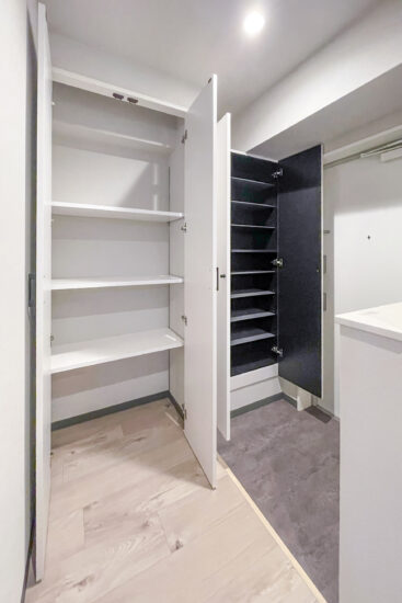 名古屋市中区の約40坪の土地の賃貸マンションの玄関ホールの棚の幅の異なる収納