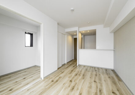 名古屋市中区の約40坪の土地の賃貸マンションの洋室と繋げて使えるLDK+ウォークインクローゼット