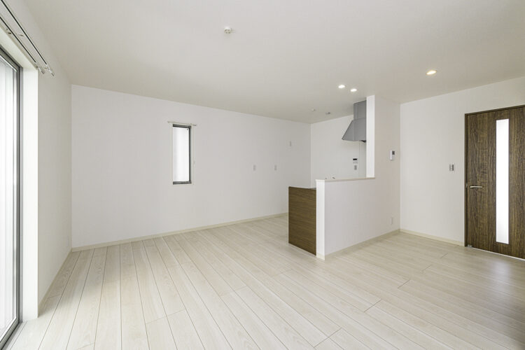 名古屋市東区の約60坪の土地に建つ戸建賃貸A棟:白を基調としたおしゃれなLDK