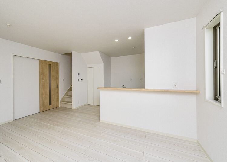 愛知県豊田市の一戸建て賃貸住宅2LDKC棟：リビング階段仕様のLDK