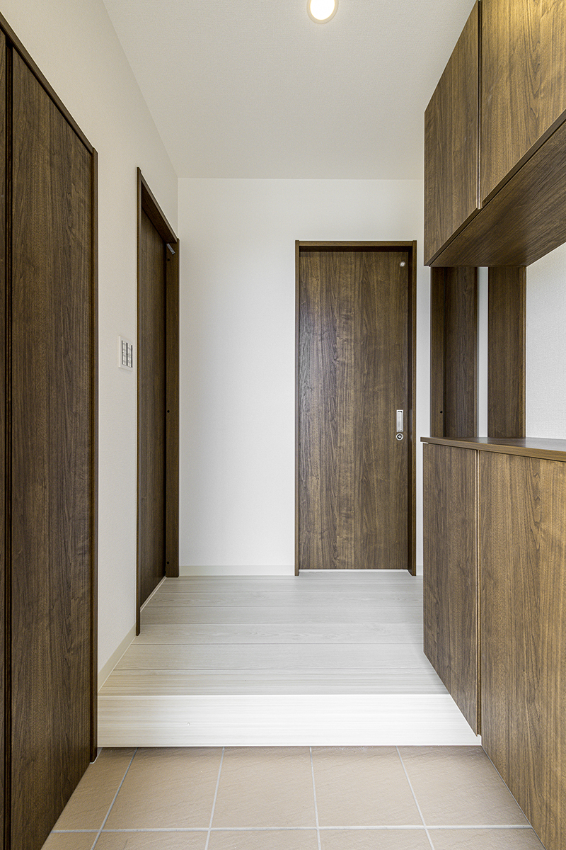 名古屋市東区の約60坪の土地に建つ戸建賃貸B棟:シューズボックス付きの玄関ホール