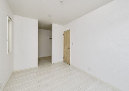 愛知県豊田市の一戸建て賃貸住宅2LDKC棟：ウォークインクローゼット付きの洋室