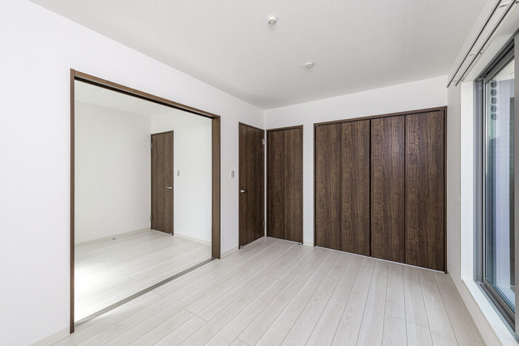 名古屋市東区の約60坪の土地に建つ戸建賃貸A棟:繋げて使える2階洋室にはそれぞれクローゼット付き