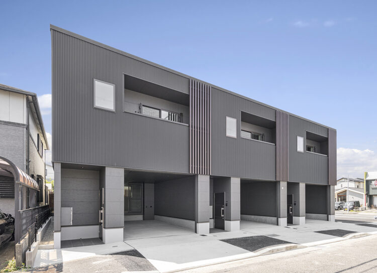 名古屋市名東区の約80坪の土地の車一台が止められるビルトインガレージの付きメゾネットアパートの施工例