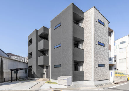 名古屋市北区の約60坪の変形地を活かしたモダンな外観デザインの木造3階建てアパート