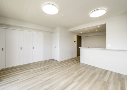 名古屋市緑区の駅近3階建て低層マンションのダイニングには収納も完備