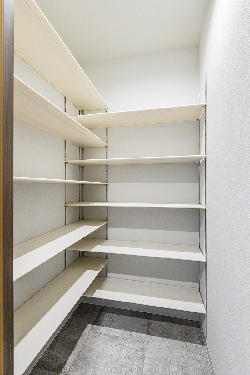 名古屋市緑区の駅近3階建て低層マンションの玄関周りを常にすっきり保つ、2列仕様の大型シューズクローゼット