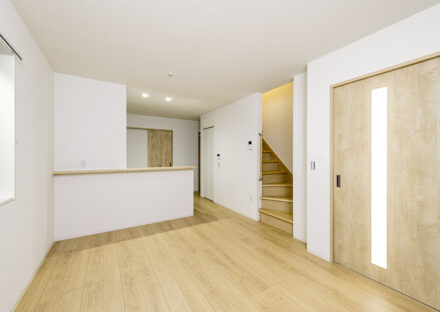 約40坪の土地のファミリー向けメゾネットアパートの家族とのコミュニケーションが増える階段のあるLDK
