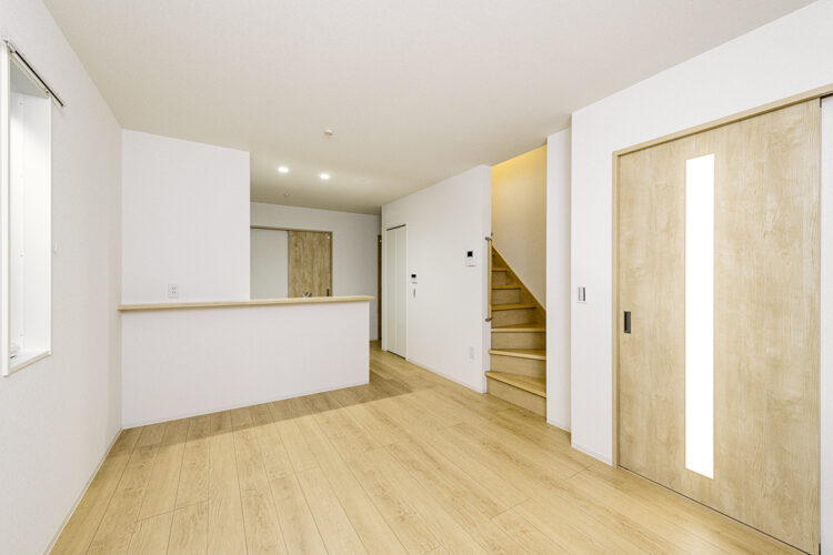 約40坪の土地のファミリー向けメゾネットアパートの家族とのコミュニケーションが増える階段のあるLDK