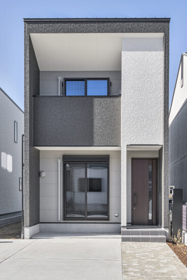 名古屋市北区のダークな外観デザインの戸建賃貸住宅