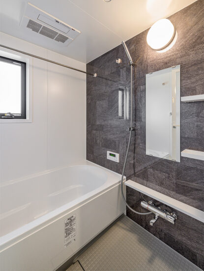 名古屋市北区の約300平米の土地にゆとりある2棟の戸建賃貸のファミリー向けのゆったりとした浴室