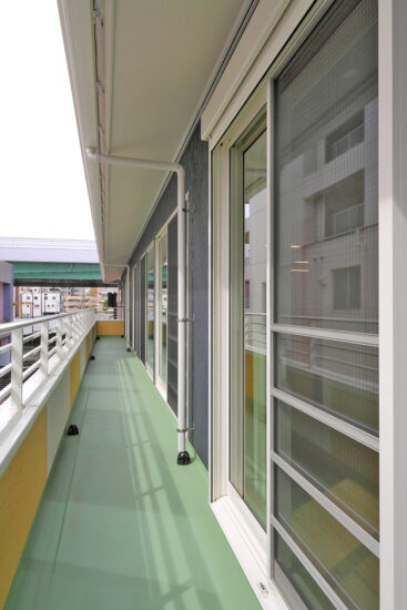 名古屋市瑞穂区の約200坪の土地の保育園の屋根の付いたバルコニー