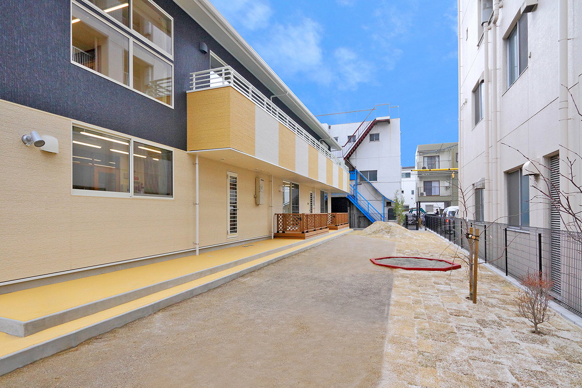 名古屋市瑞穂区の約200坪の土地の保育園の砂場がゆとりある広さの園庭