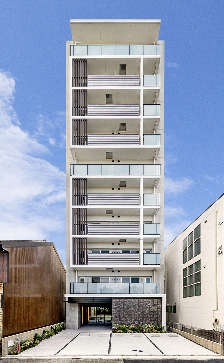 名古屋市東区の80坪の土地の全室角部屋マンションの半透明パネルと縦と横ラインを組み合わせた外観デザイン
