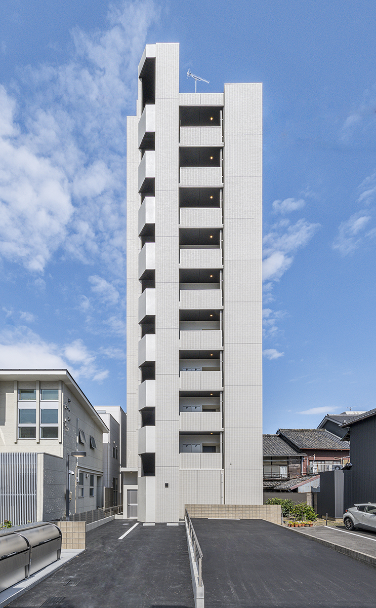 名古屋市東区の80坪の土地の全室角部屋マンションの駐車場とゴミ集積場を配置した建物裏側