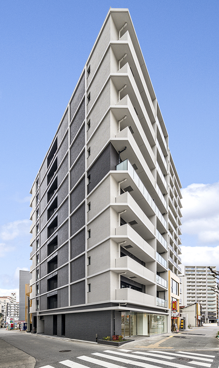 名古屋市中区の駅近・約70坪の土地の縦横のリブが特徴的な外壁デザインの店舗付き賃貸マンション