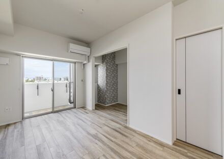 名古屋市東区の80坪の土地の全室角部屋マンションのベランダに繋がるLDK