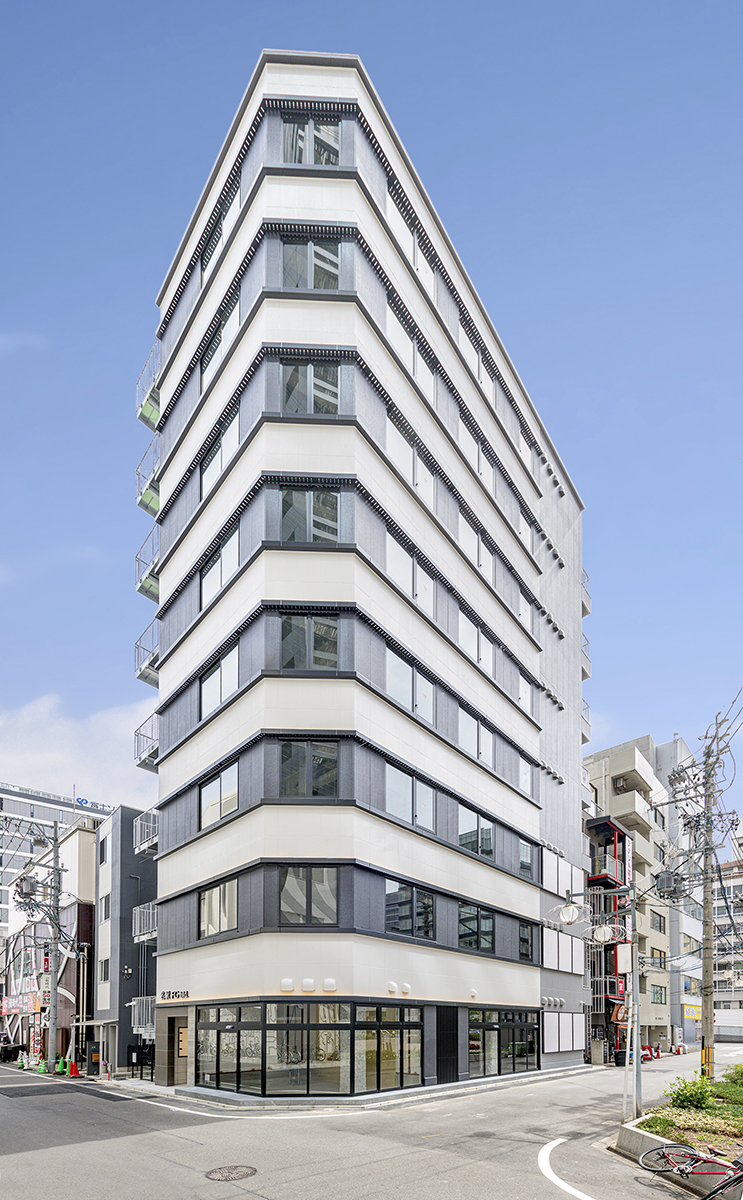 名古屋市中村区名駅の角地を活かした2面から採光があり明るい商業ビル