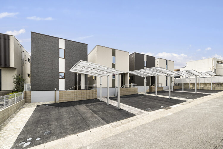 名古屋市名東区の200坪の土地の戸建賃貸の駐車場と一段上がった建物で落ち着きある住空間