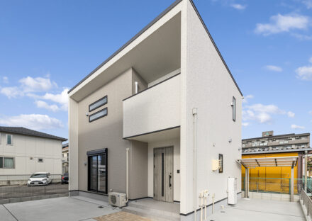 名古屋市中川区の駅近約75坪の土地の戸建賃貸の南向きにベランダ付き！玄関前に広くスペースがある北棟